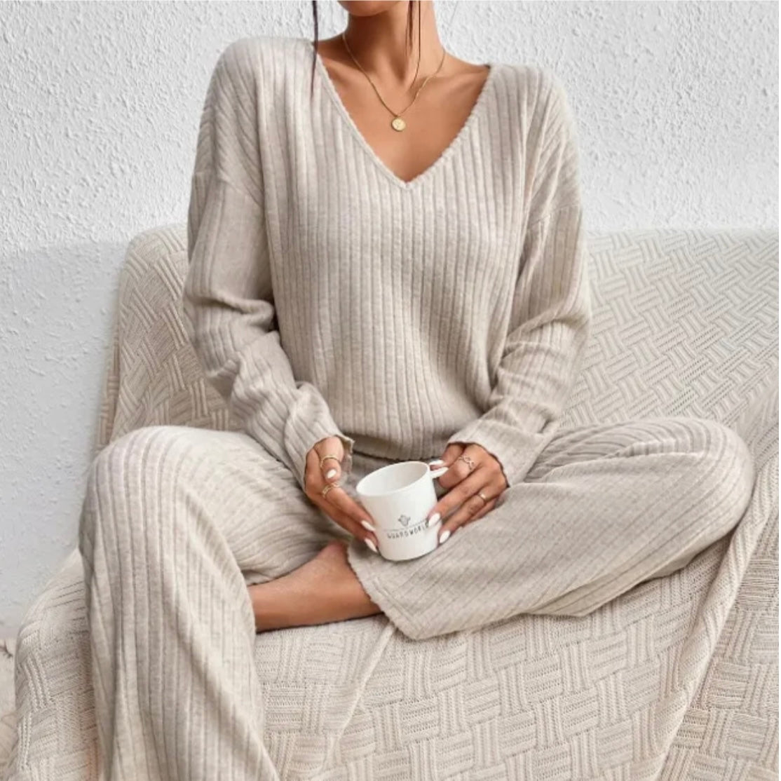 Éloïse | 2-Piece Ribbed V-Neck Sweater and Wide-Leg Pants Set