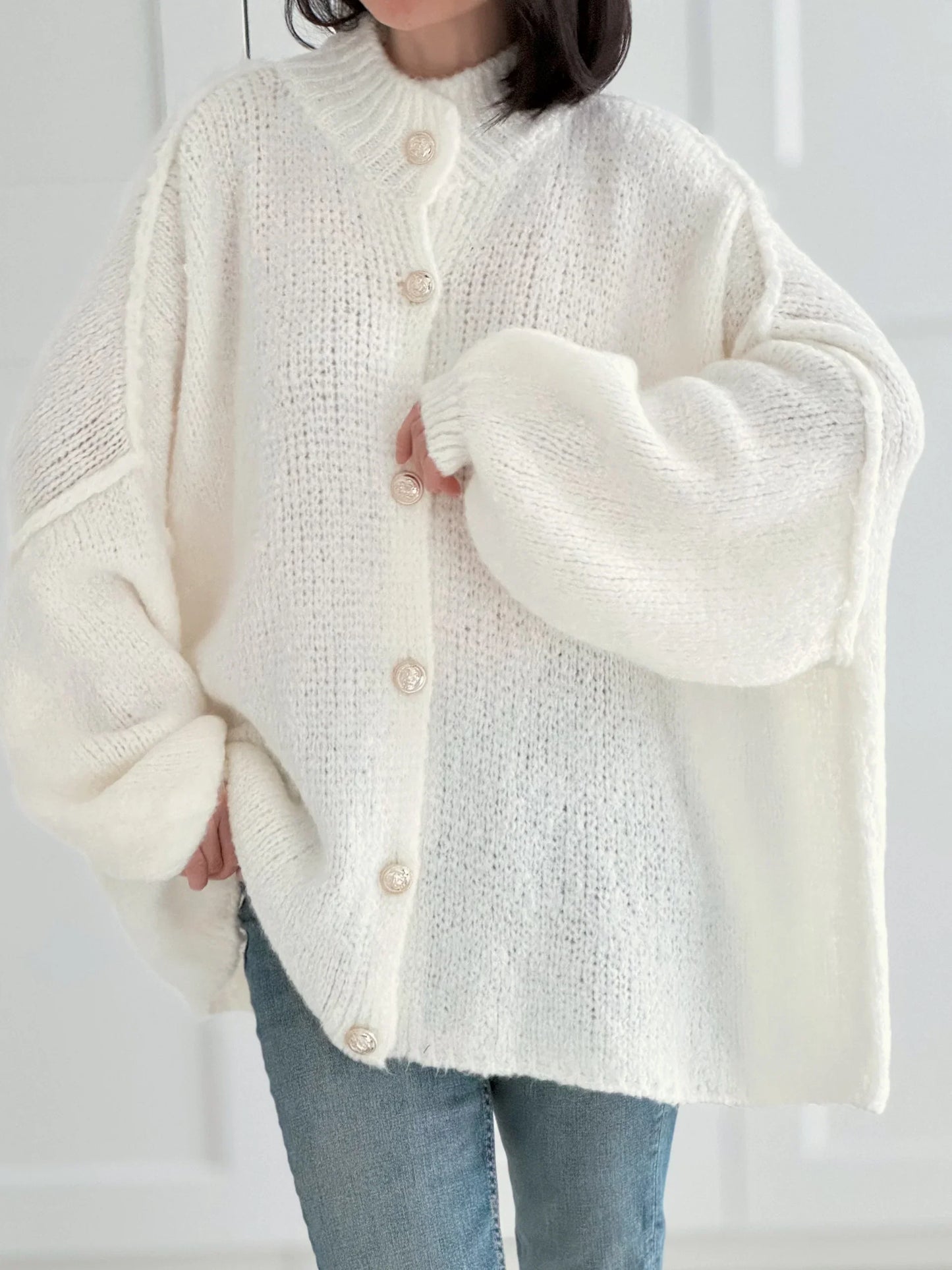 Oversize cardigan with golden buttons